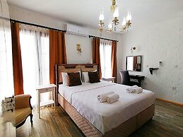 Alacati Albatross Hotel