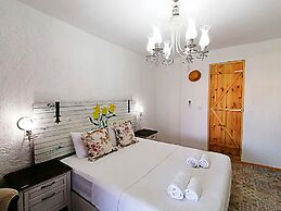 Alacati Albatross Hotel