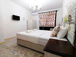 Alacati Albatross Hotel