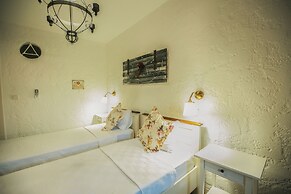 Alacati Albatross Hotel