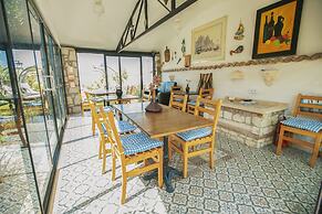 Alacati Albatross Hotel