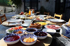 Alacati Albatross Hotel