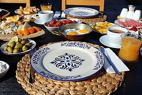 Alacati Albatross Hotel