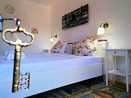 Alacati Albatross Hotel