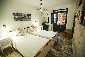 Alacati Albatross Hotel