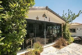 Alacati Albatross Hotel