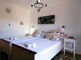 Alacati Albatross Hotel