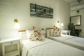 Alacati Albatross Hotel