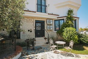 Alacati Albatross Hotel