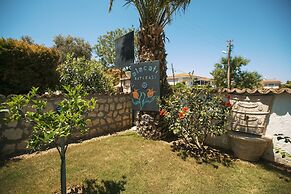 Alacati Albatross Hotel