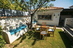 Alacati Albatross Hotel