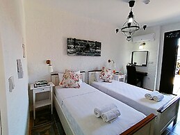 Alacati Albatross Hotel