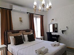 Alacati Albatross Hotel