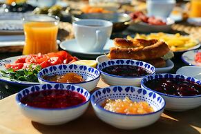 Alacati Albatross Hotel