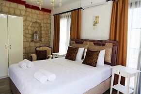 Alacati Albatross Hotel