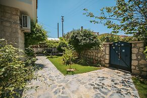 Alacati Albatross Hotel