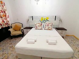 Alacati Albatross Hotel