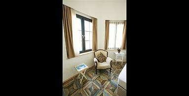 Alacati Albatross Hotel