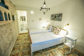 Alacati Albatross Hotel