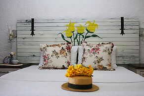 Alacati Albatross Hotel