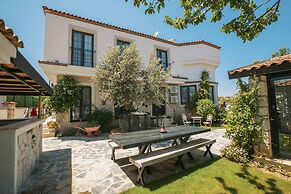 Alacati Albatross Hotel