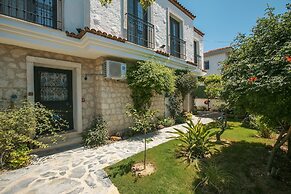 Alacati Albatross Hotel