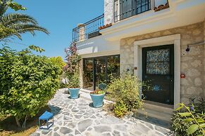 Alacati Albatross Hotel