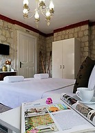 Alacati Albatross Hotel