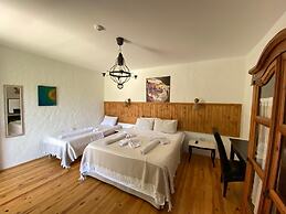 Alacati Albatross Hotel