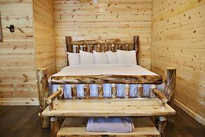 Cricket Hill Lodge & Cabins