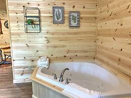 Cricket Hill Lodge & Cabins