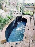 Luljettas Place Garden Suites