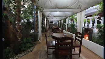 Luljettas Place Garden Suites