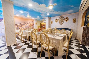 RedDoorz Plus @ Aguirre Avenue BF Homes