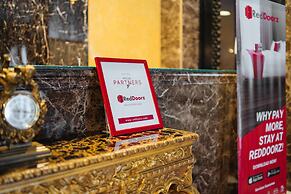 RedDoorz Plus @ Aguirre Avenue BF Homes