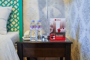 RedDoorz Plus @ Aguirre Avenue BF Homes