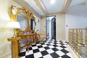 RedDoorz Plus @ Aguirre Avenue BF Homes