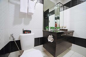 RedDoorz Plus @ Aguirre Avenue BF Homes