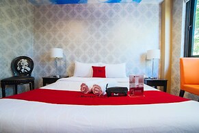 RedDoorz Plus @ Aguirre Avenue BF Homes