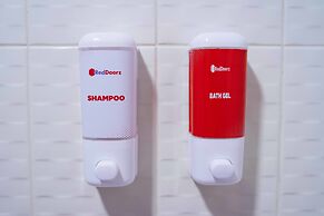 RedDoorz Plus @ Aguirre Avenue BF Homes