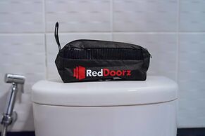 RedDoorz Plus @ Aguirre Avenue BF Homes