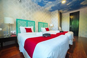 RedDoorz Plus @ Aguirre Avenue BF Homes