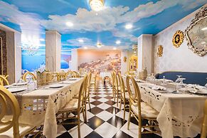 RedDoorz Plus @ Aguirre Avenue BF Homes