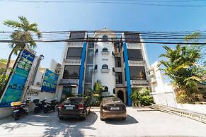 RedDoorz Plus @ Aguirre Avenue BF Homes