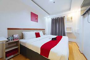 RedDoorz Plus Near SM Lanang Davao
