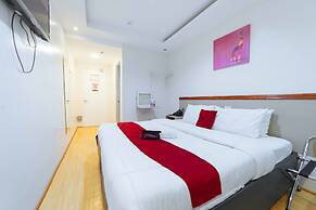 RedDoorz Plus Near SM Lanang Davao