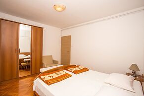 Apartments and Rooms Mlacović