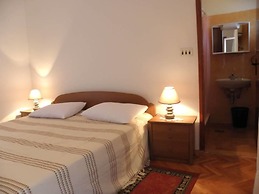 Apartments and Rooms Mlacović