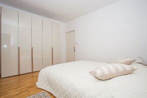 Apartments and Rooms Mlacović