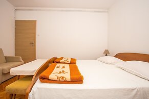 Apartments and Rooms Mlacović